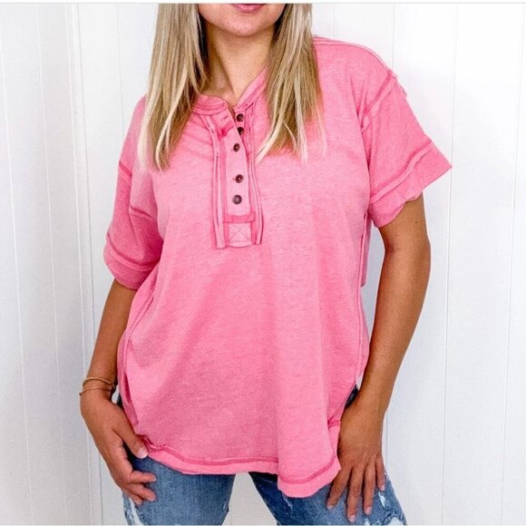 🆕 Zenana Outfitters Katelyn Raw Edge Short Sleeve Pink Top Button Front Medium - Picture 1 of 11